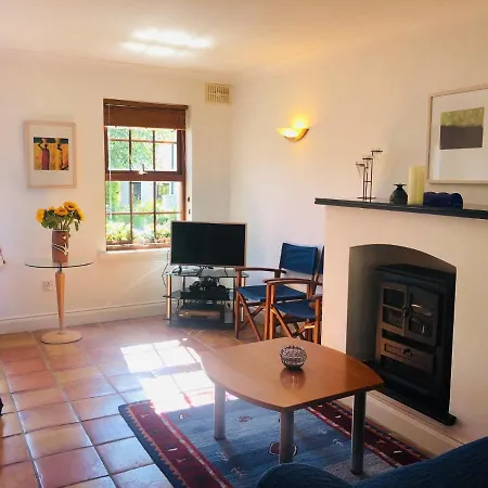 3 Bedroom Sleeping 5 And Only 15 Minute's Walk From Semesterbostad