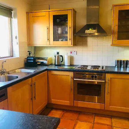 Stylish 3 Bedroom Townhouse Within A 15 Minute Stroll Of Nyaraló Kenmare