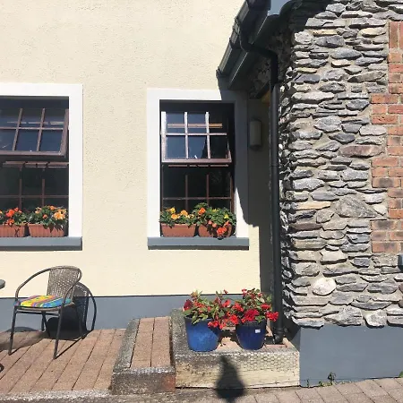3 Bedroom Sleeping 5 And Only 15 Minute's Walk From