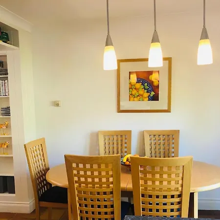 Nyaraló Stylish 3 Bedroom Townhouse Within A 15 Minute Stroll Of