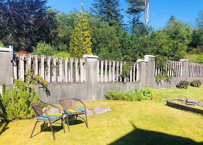 Stylish 3 Bedroom Townhouse Within A 15 Minute Stroll Of