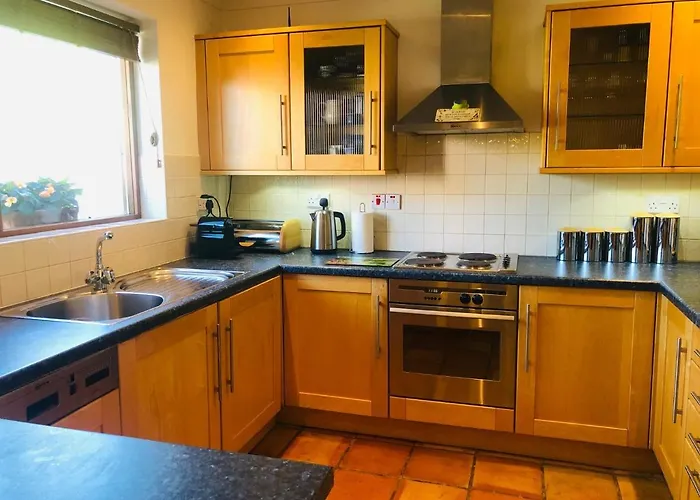 Stylish 3 Bedroom Townhouse Within A 15 Minute Stroll Of Feriehus Kenmare