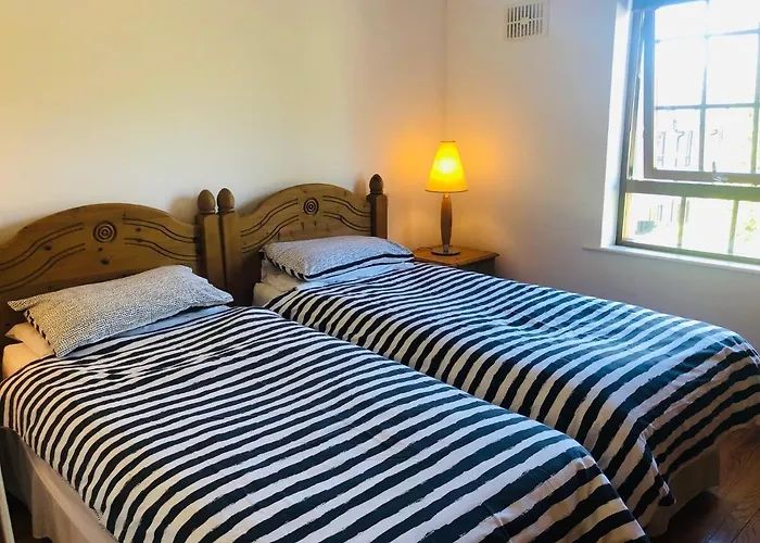 Stylish 3 Bedroom Townhouse Within A 15 Minute Stroll Of Feriehus