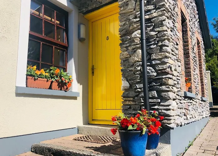 Stylish 3 Bedroom Townhouse Within A 15 Minute Stroll Of